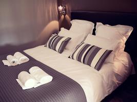 Le Chateau Des Cinq Cantons Hotel Carpentras ภายนอก รูปภาพ